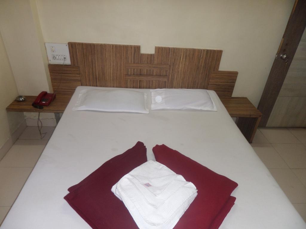 Hotel Sai Ratna Nashik Quarto foto